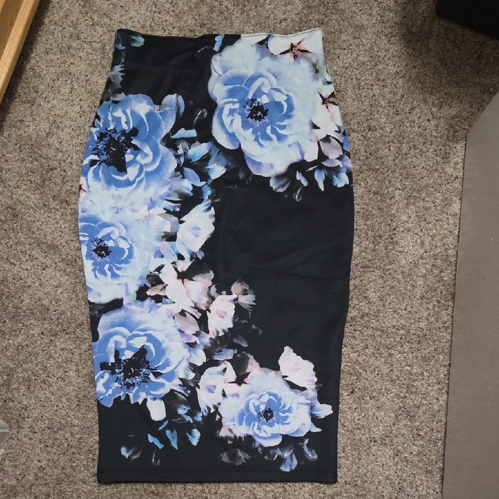 Apt. 9 Black and Blue Floral Pencil Skirt